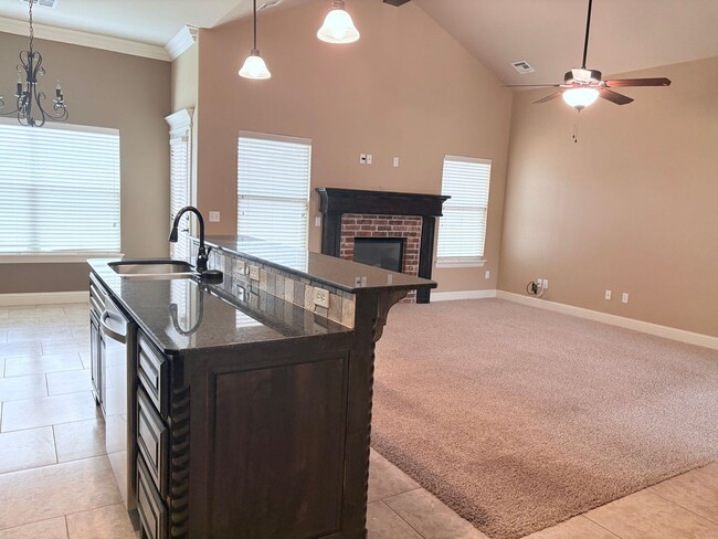 Building Photo - Large four bedroom home in Edmond