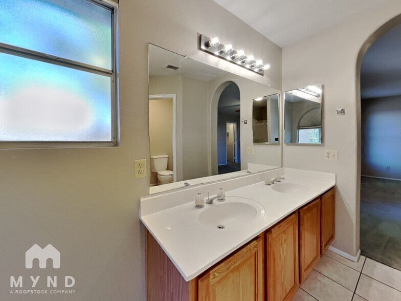 Building Photo - 3828 W Mariposa Grande Ln