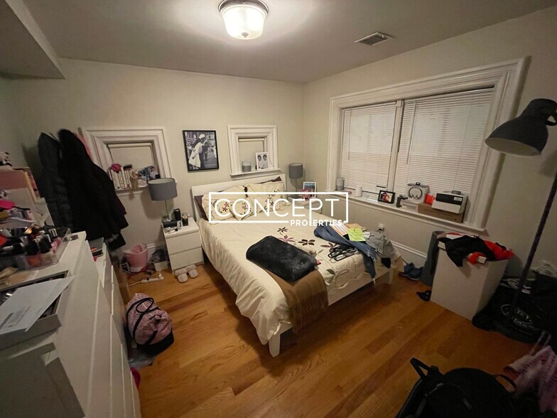 Building Photo - 658 Massachusetts Ave