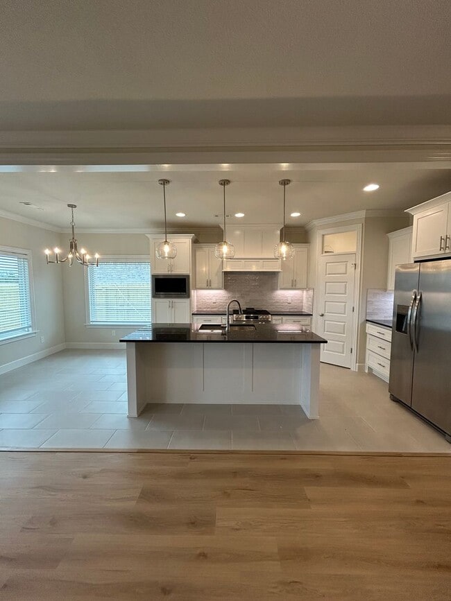 Building Photo - Beautiful Modern Home in Pea Ridge!