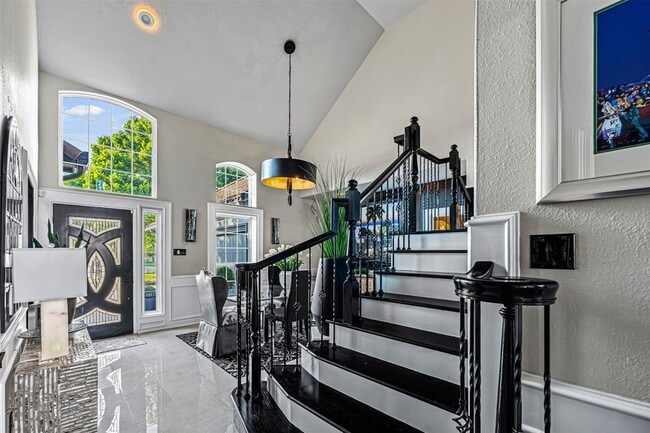 Building Photo - 12345 White Oak Point