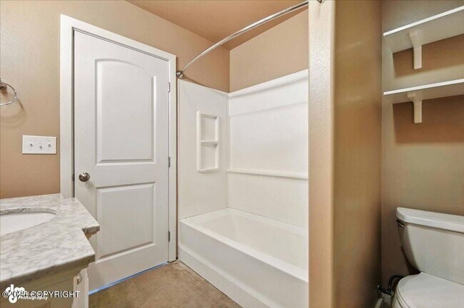 Building Photo - 1115 Spring Dr