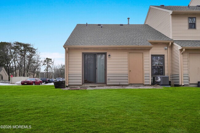 Building Photo - 138 Aster Ct