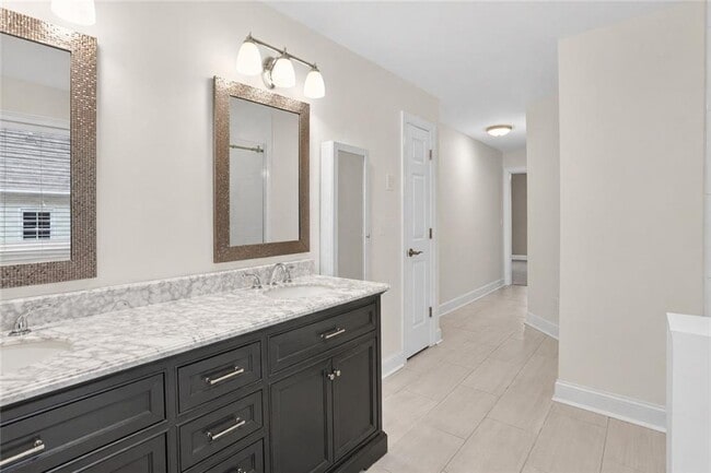 Building Photo - 2502 Regency Lake Dr