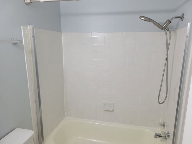 Building Photo - Spacious 3 BR/2 BA Townhome  in Greenway!