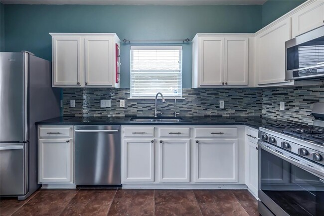 Building Photo - 2702 Tumbling River Dr