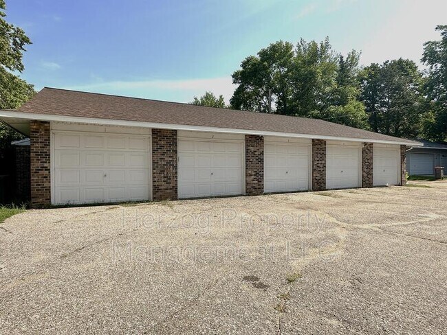 Building Photo - 1109 Lark St