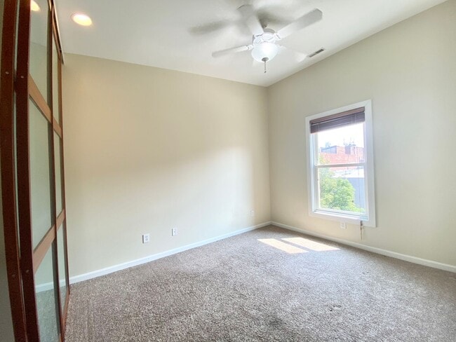 Building Photo - 4 Bedroom/3.5 Bath. UC Rental Located on J...