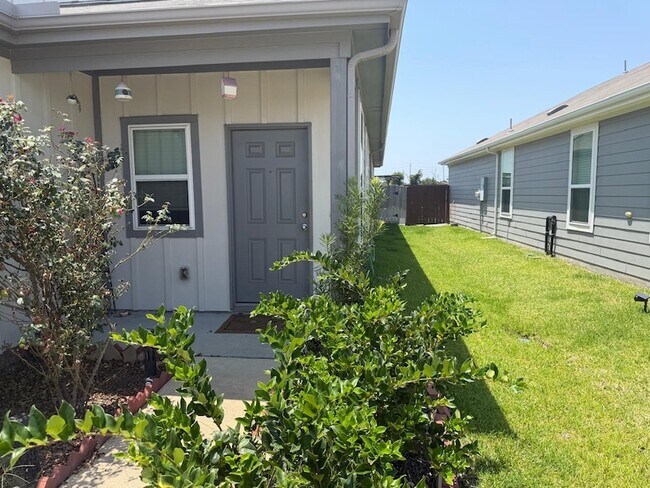 Building Photo - 16039 Kingfield Haven Dr