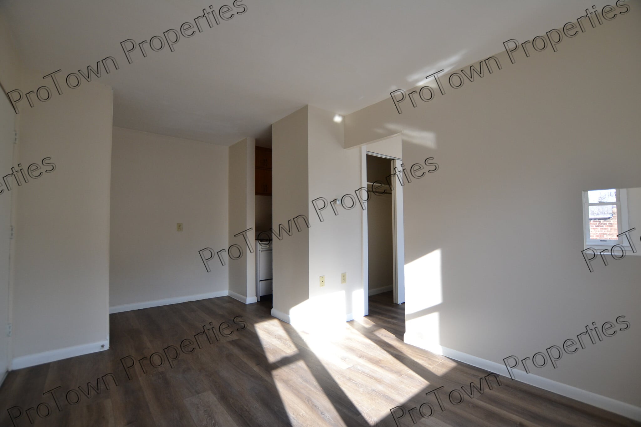 Building Photo - 226 N Broadway St