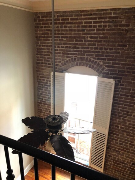 Building Photo - 377 King St