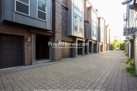 Building Photo - Beautiful Two Bedroom Townhouse In Humboldt - End Unit!