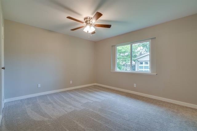 Building Photo - 930 Briarwood Dr