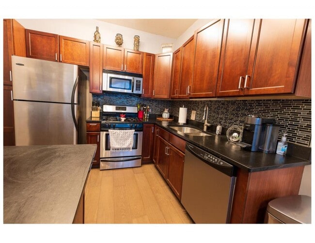 Building Photo - 909 W Washington Blvd