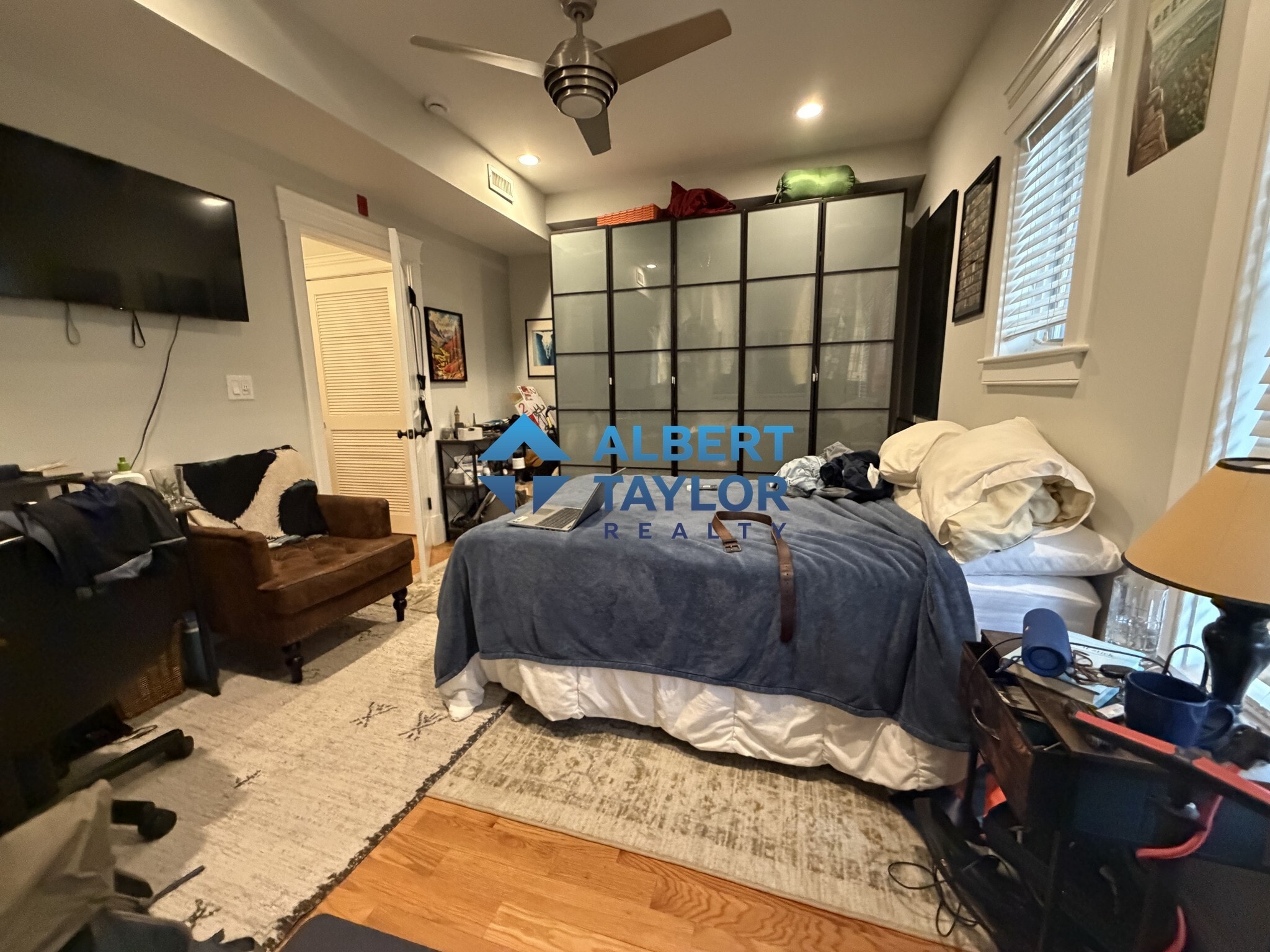 Building Photo - 632 E 2nd St