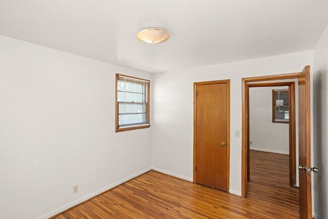 Building Photo - 2510 9th Ave S