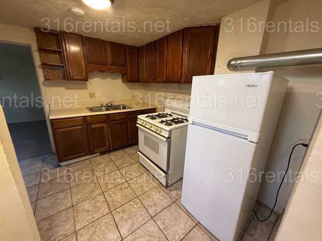 Building Photo - $625 - 1 Nonconforming room / 1 bathroom - Apartment in the McCormick Neighborhood