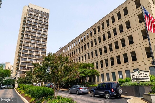 Building Photo - 2001 Hamilton St