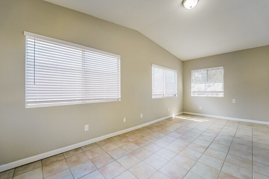 Building Photo - 10061 E Domenic Ln