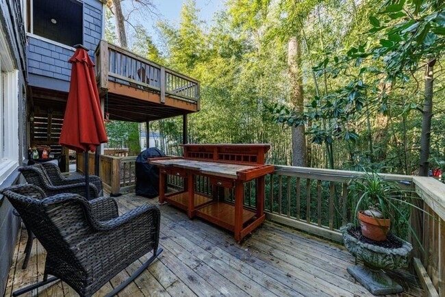 Building Photo - 1280 Stillwood Dr NE