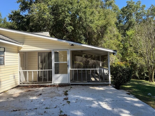 Building Photo - 156 Lakeside Dr