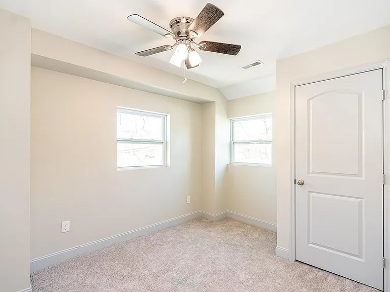 Building Photo - 1098 E 22nd Ave