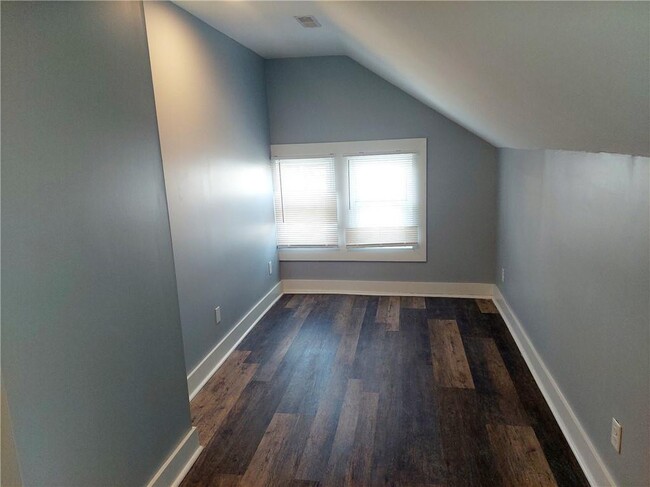 Building Photo - 23 E 36th St