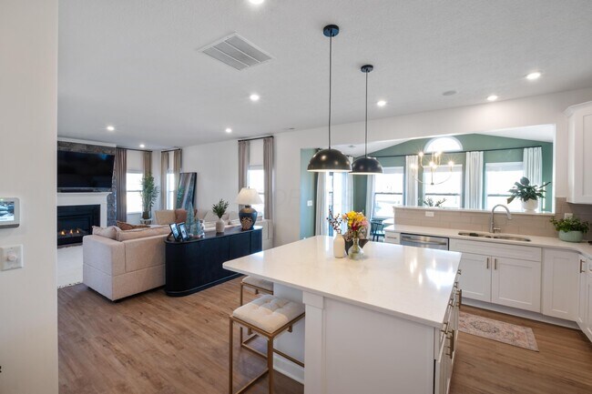 Building Photo - 484 Creekside Dr