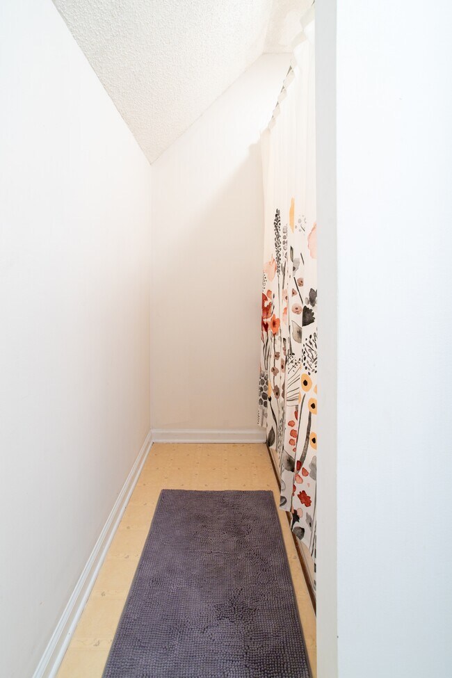 Building Photo - 1735 Kallaramo Rd