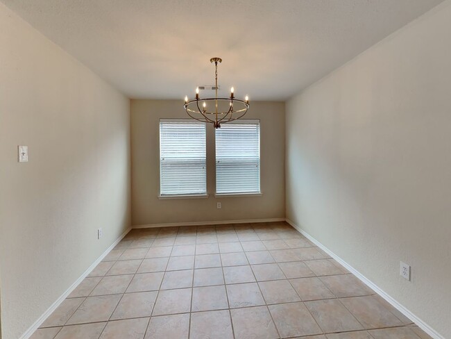 Building Photo - Beautiful Brick 2 story home MOVE IN READY!
