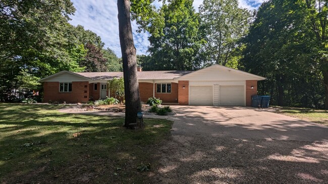 Building Photo - Four Bedroom Home in Texas Township