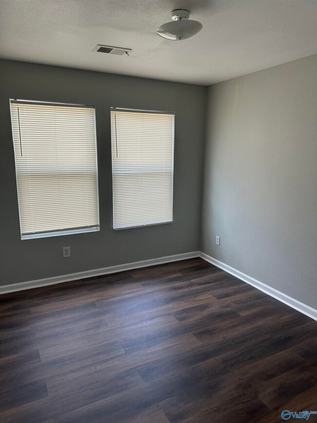 Building Photo - 148 Whitestone Dr NE