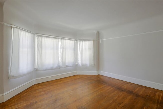 Building Photo - 422 Vernon St