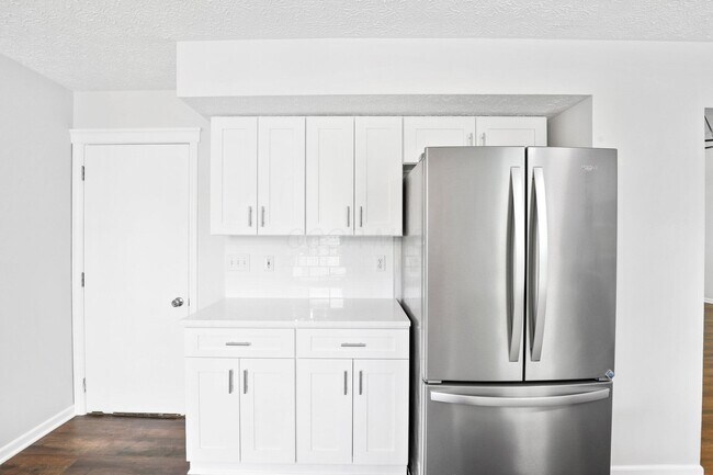 Building Photo - 5998 Blaverly Dr