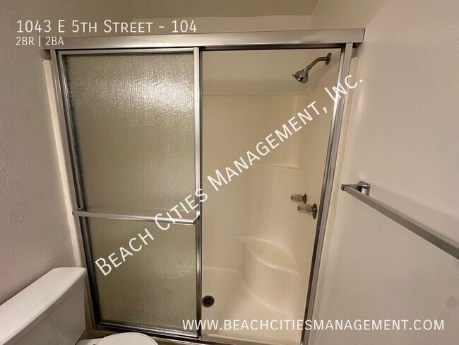 Building Photo - 1043 E 5th St