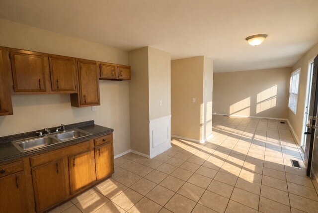 Building Photo - West/Wayne Township!