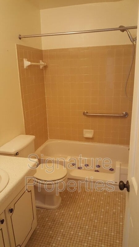 Building Photo - 369 Circuit Ln