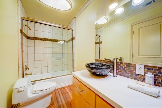 Building Photo - 1377 Knoll Rd