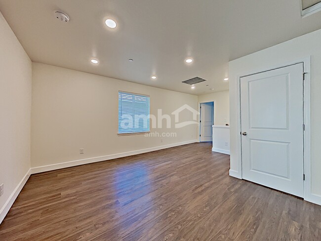 Building Photo - 13614 107th Ave Ct E