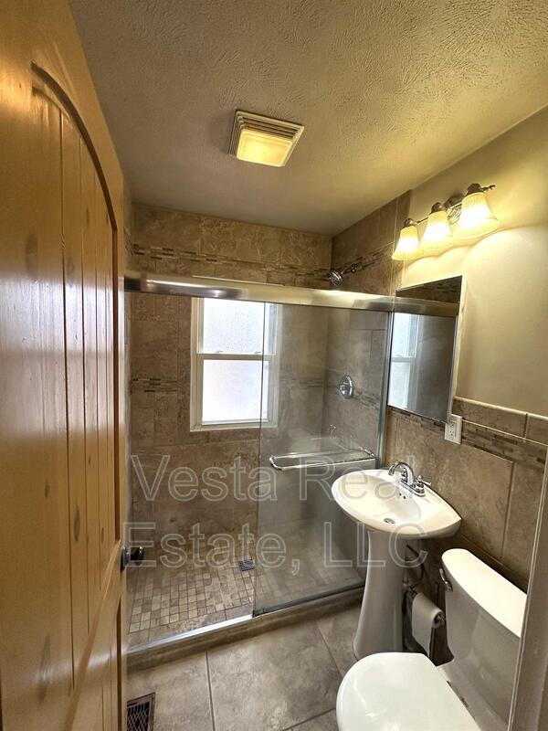 Building Photo - 727 Dale St