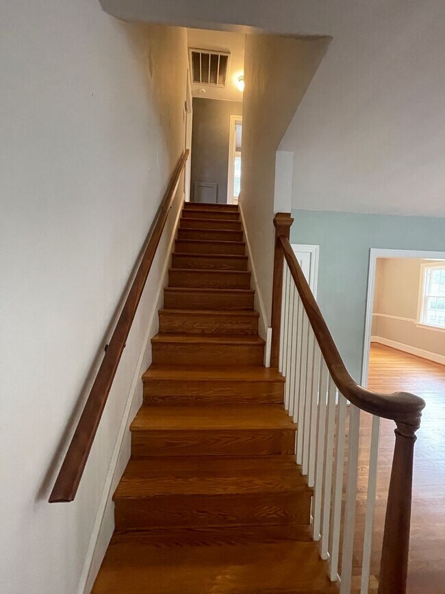Building Photo - Charming Brick Cape in Colonial Place