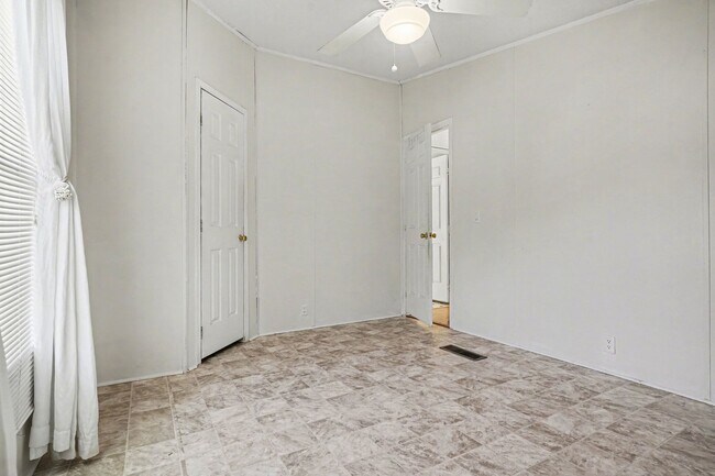 Building Photo - 3BR Home in Raleigh with Large Yard - GREAT PRICE!