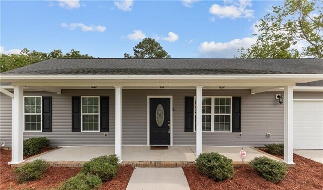 Building Photo - 1595 Rossmore Dr