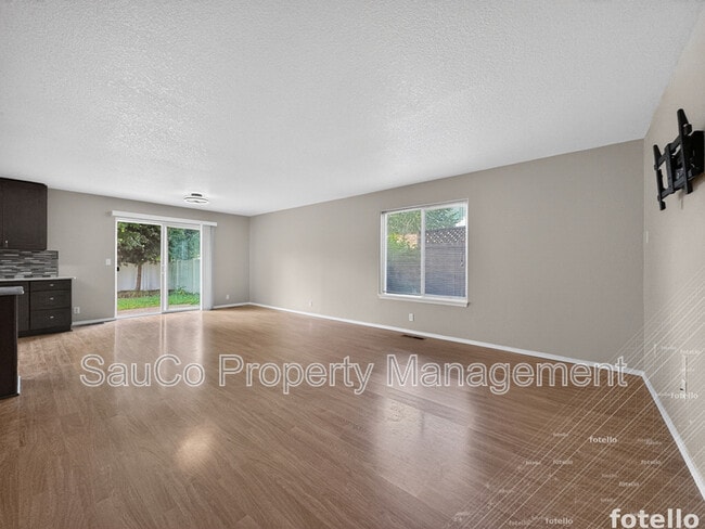 Building Photo - 661 NW Connell Ave
