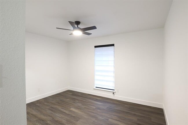 Building Photo - 7706 Garsee Dr