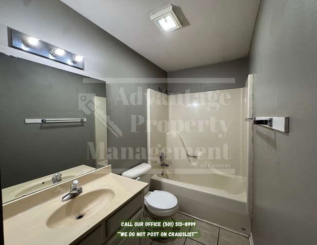 Building Photo - Lovely 2-Bedroom, 1-Bathroom Duplex in Greenbrier, AR!