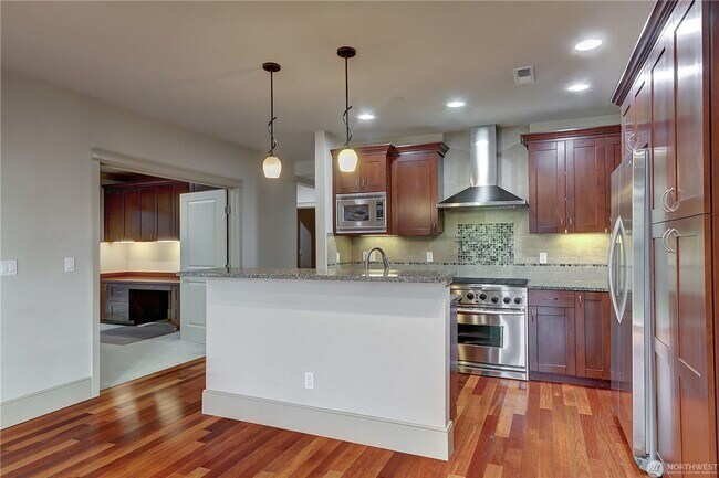 Building Photo - 2Bd/2Ba Kirkland Condo