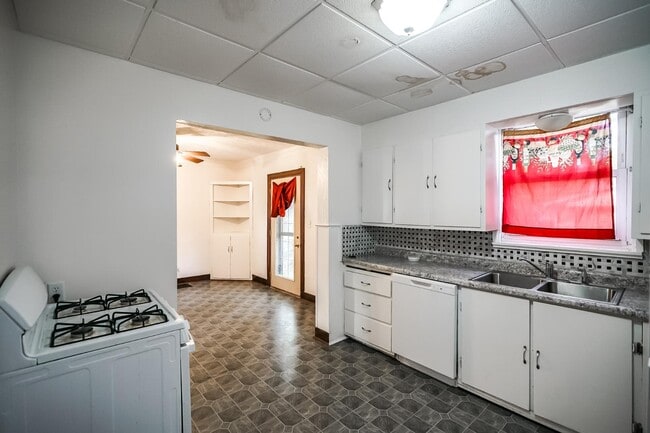 Building Photo - 409 E Melbourne Ave