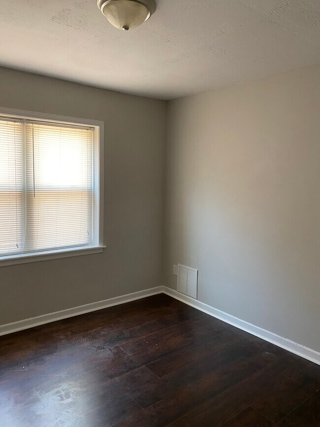 Building Photo - 1441 E Columbus St