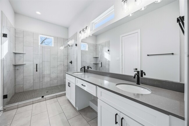 Building Photo - 6117 Campos Dr